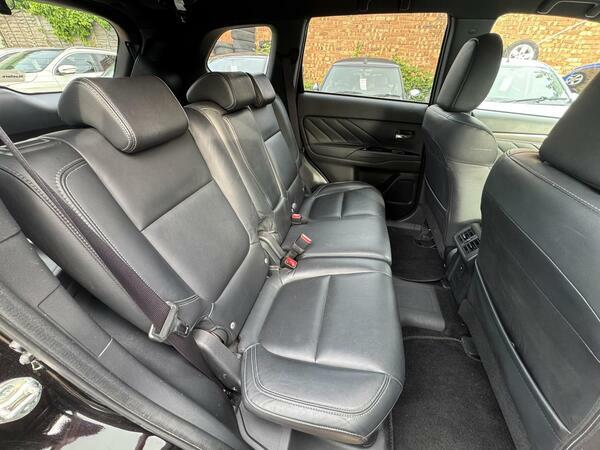 Mitsubishi Outlander Gx 4H Phev Suv White #32