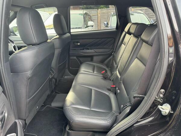 Mitsubishi Outlander Gx 4H Phev Suv White #28
