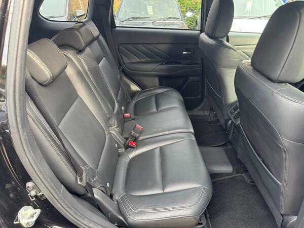 Mitsubishi Outlander Gx 4H Phev Suv White #31