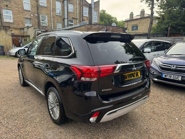 Mitsubishi Outlander Gx 4H Phev Suv White #10