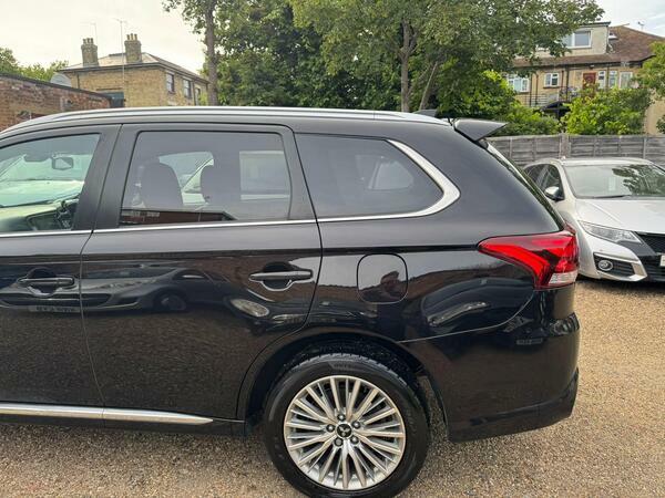 Mitsubishi Outlander Gx 4H Phev Suv White #9
