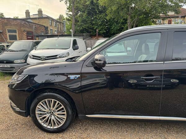 Mitsubishi Outlander Gx 4H Phev Suv White #7