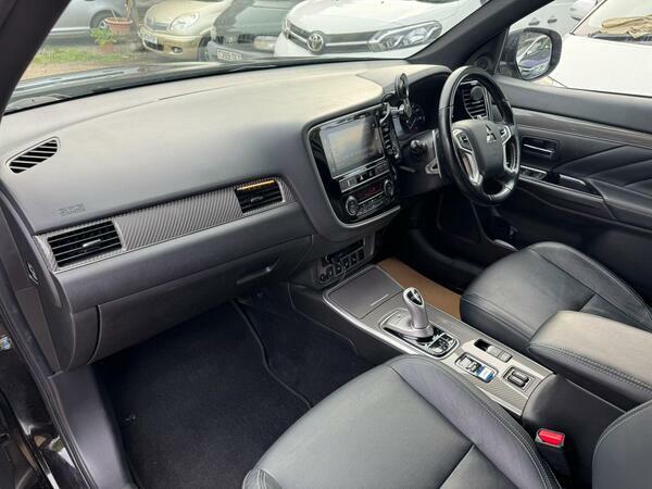 Mitsubishi Outlander Gx 4H Phev Suv White #22