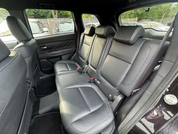 Mitsubishi Outlander Gx 4H Phev Suv White #30