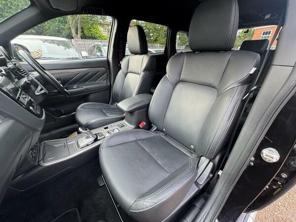 Mitsubishi Outlander Gx 4H Phev Suv White #25