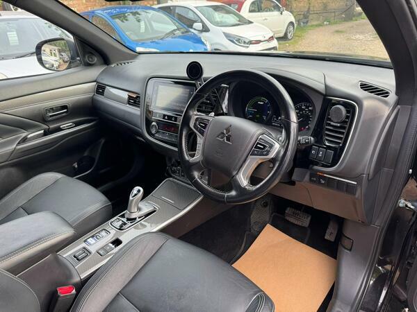 Mitsubishi Outlander Gx 4H Phev Suv White #18
