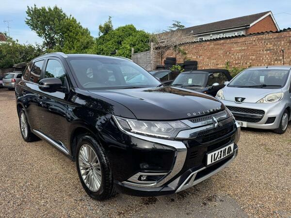 Mitsubishi Outlander 2.4H Twinmotor 13.8Kwh 4H Cvt 4Wd Euro 6 Ss Black