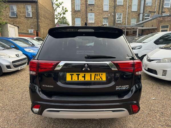 Mitsubishi Outlander Gx 4H Phev Suv White #12