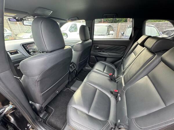 Mitsubishi Outlander Gx 4H Phev Suv White #29