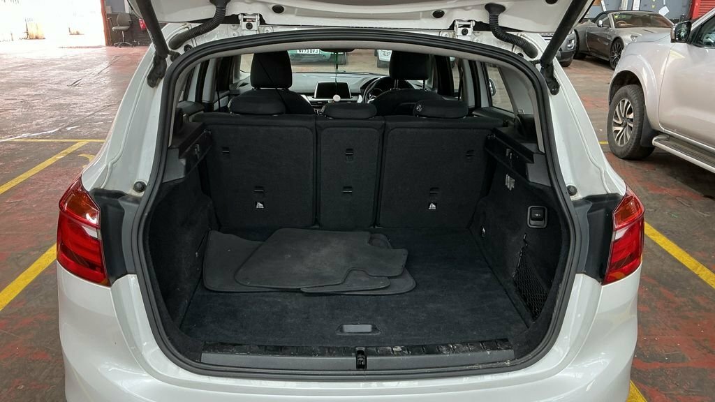 BMW 2 Series Active Tourer 2L Se White #5