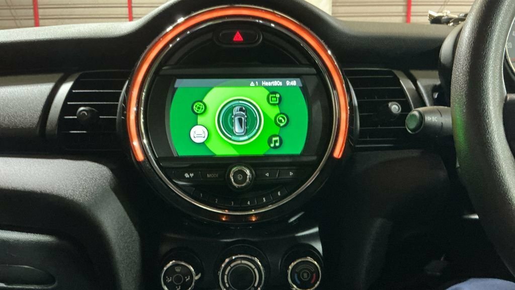 Mini Hatch 1.5L One Classic ST69KJN Black