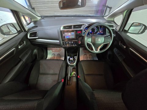 Honda Fit Hybrid 1.5 White #43