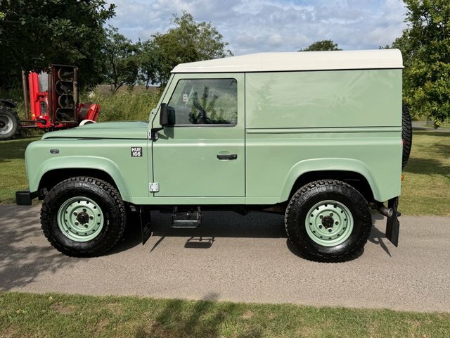 Land Rover Defender 90 Suv Green #3
