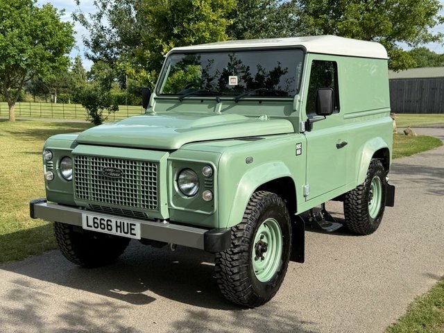Land Rover Defender 90 Suv Green #2