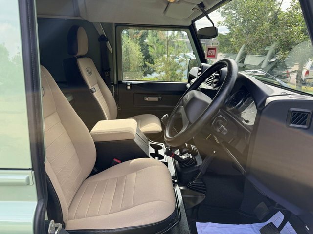 Land Rover Defender 90 Suv Green #6