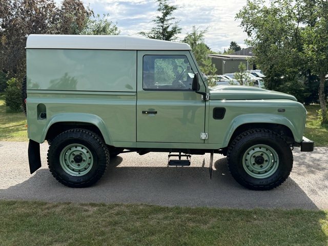 Land Rover Defender 90 Suv Green #4