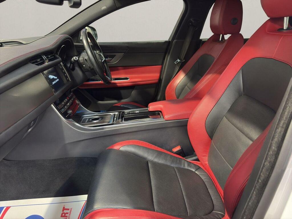 Jaguar XF 2.0 R-sport 177 Bhp Black #19