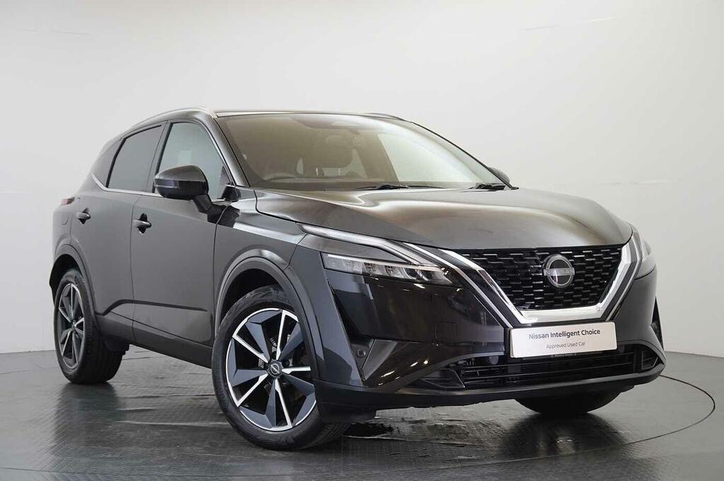 Nissan Qashqai 1.3 Dig-t Mh 140 Tekna With Glass Roof And Drive A Black