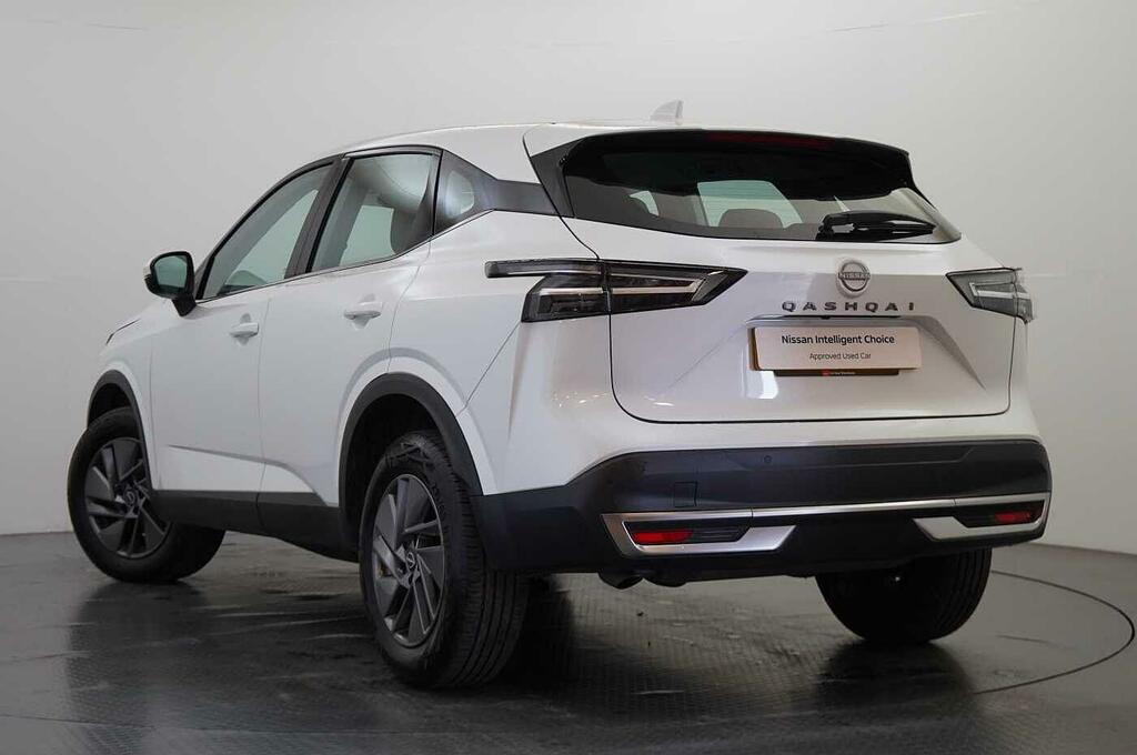 Nissan Qashqai 1.3 Dig-t Mh 140 Acenta Premium With Rear View Cam White #3