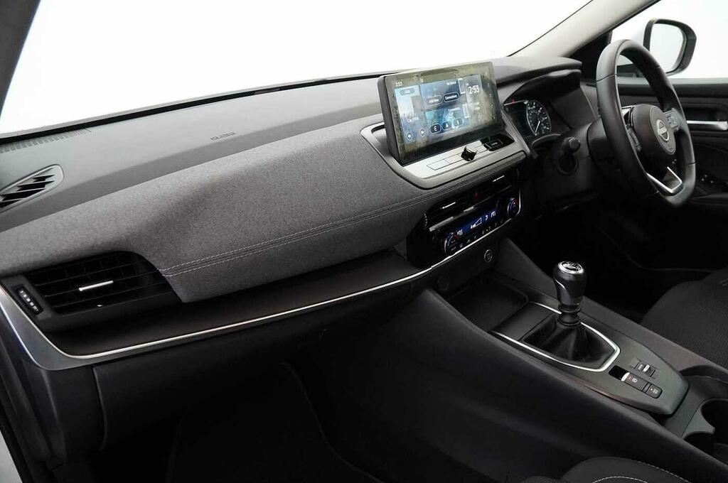 Nissan Qashqai 1.3 Dig-t Mh 140 Acenta Premium With Rear View Cam White #2