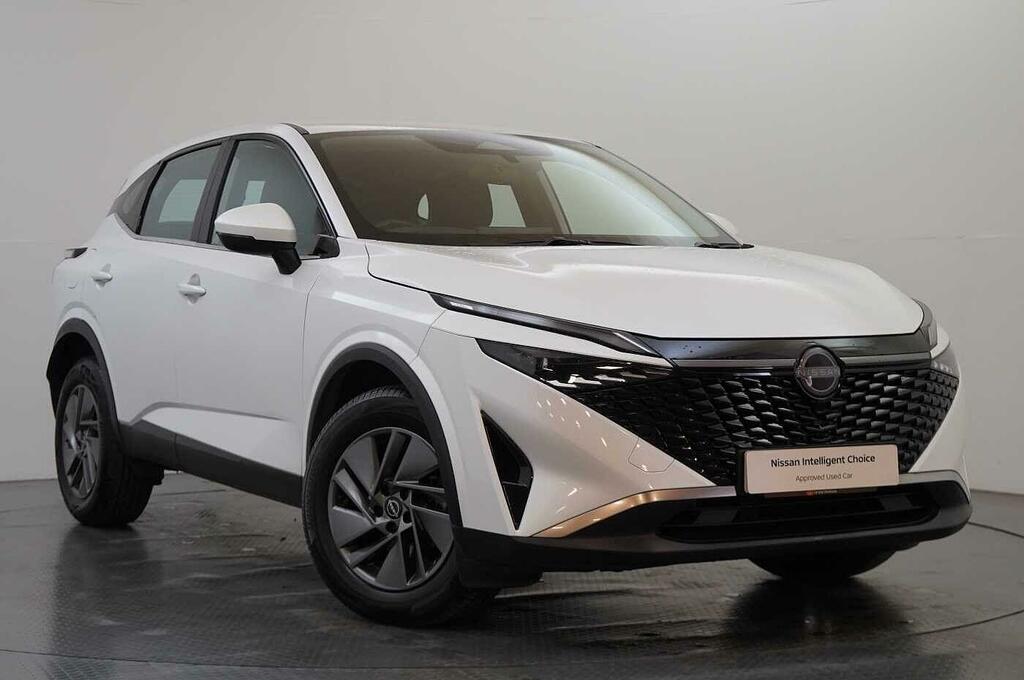 Nissan Qashqai 1.3 Dig-t Mh 140 Acenta Premium With Rear View Cam White