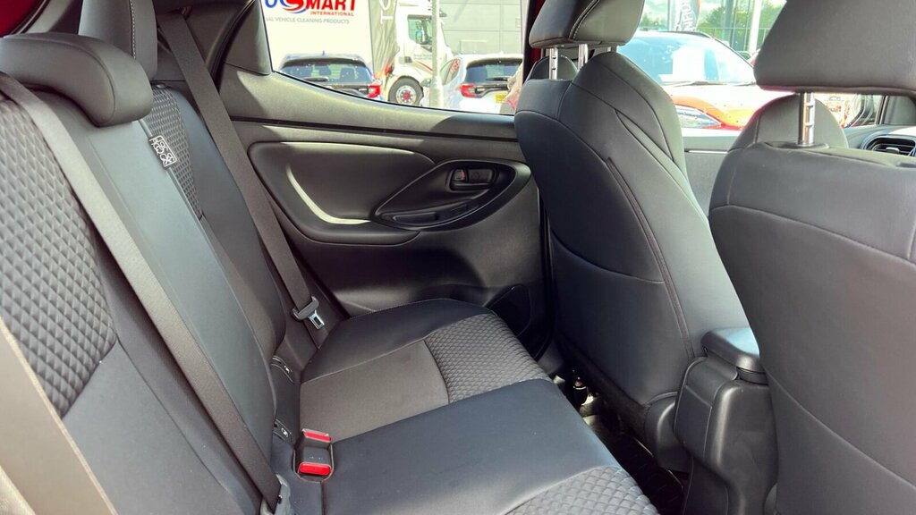 Toyota Yaris 1.5 Hybrid Design  #8