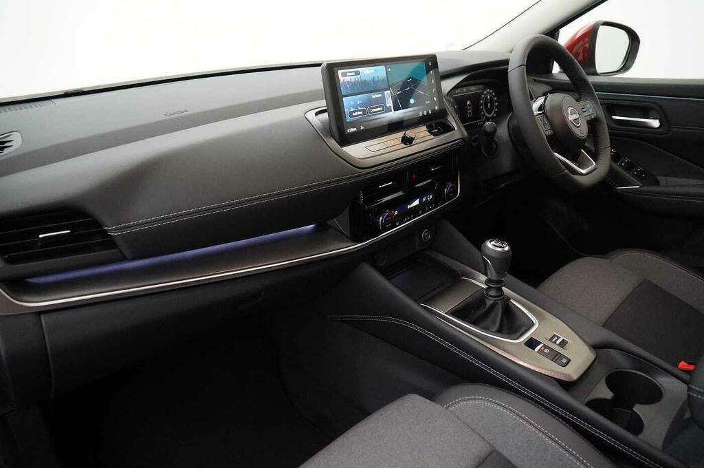 Nissan Qashqai 1.3 Dig-t Mh 140 N-connecta With Sat Nav And 360 V Red #2