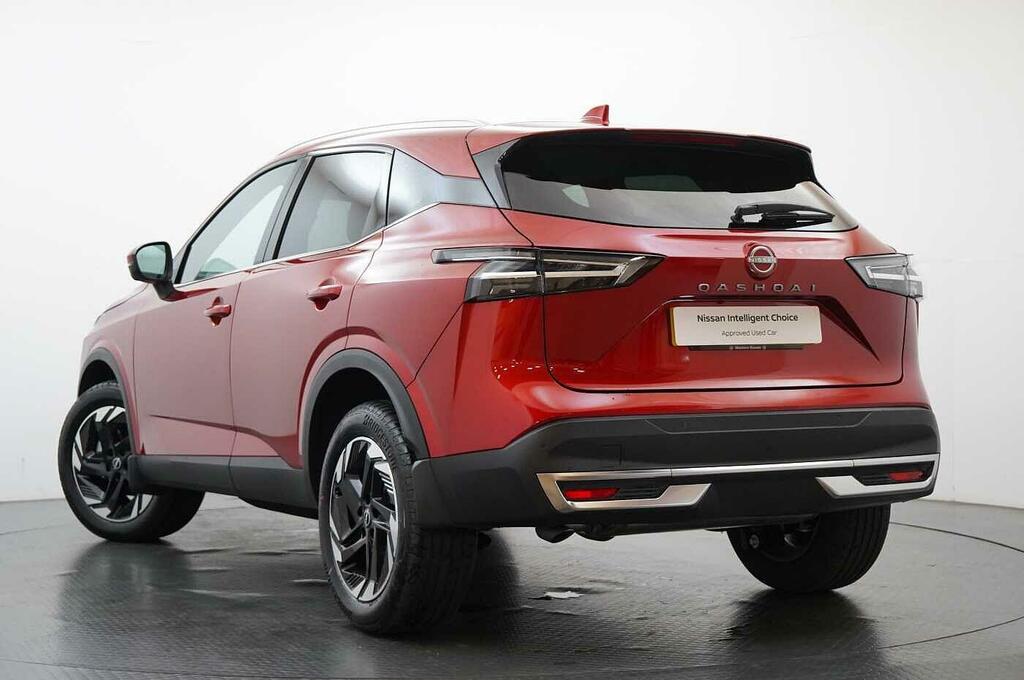 Nissan Qashqai 1.3 Dig-t Mh 140 N-connecta With Sat Nav And 360 V Red #3