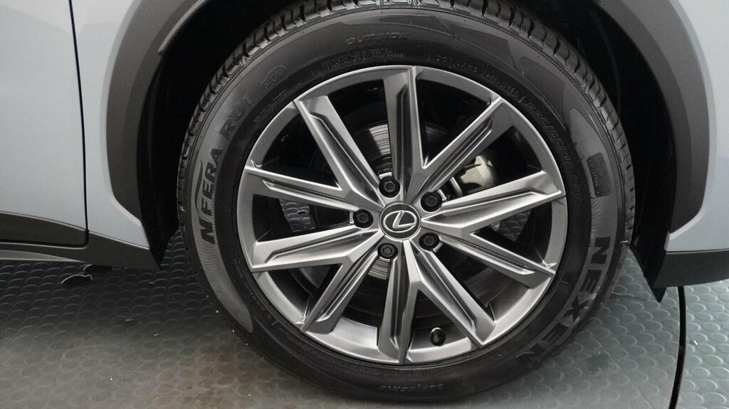 Lexus LBX 1.5 Vvt-ie Takumi E-cvt Euro 6 Ss Red #22
