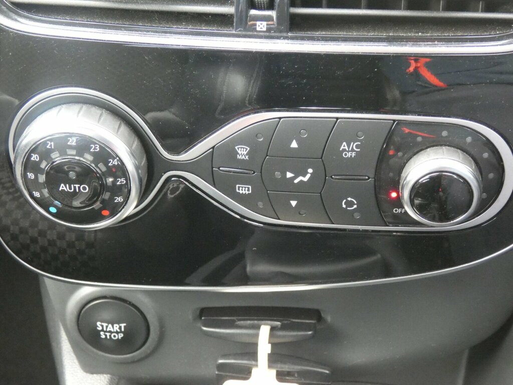 Renault Clio 0.9 Tce Play Hatchback Euro 6 S White #25