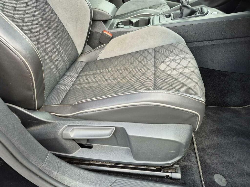 Volkswagen Golf 1.5 Etsi Mhev R-line Hatchback Hybrid D Grey #42