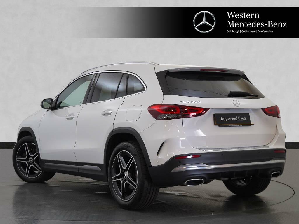 Mercedes-Benz GLA Class Gla 200 Amg Line Premium White #2