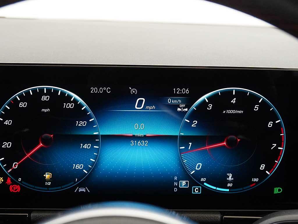 Mercedes-Benz GLA Class Gla 200 Amg Line Premium White #4