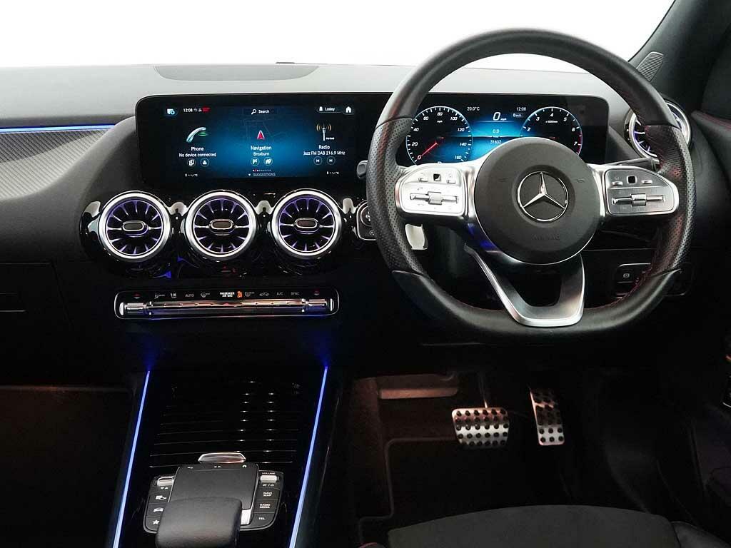Mercedes-Benz GLA Class Gla 200 Amg Line Premium White #5