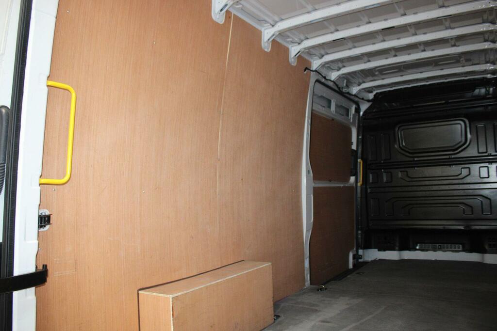 Volkswagen Crafter 2.0 Tdi Cr35 Commerce Plus Panel Van Ma YG74UEA White #4
