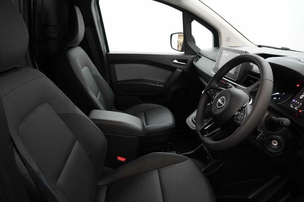 Nissan TOWNSTAR Mpv Red #7