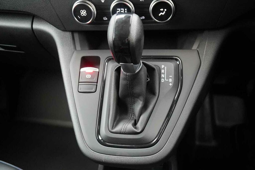 Nissan TOWNSTAR Mpv Red #15