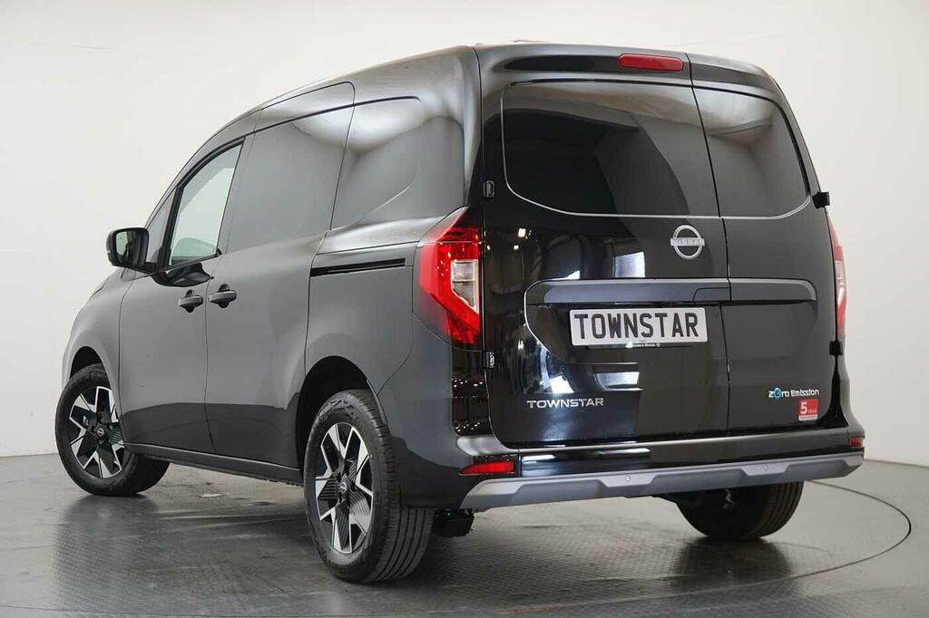 Nissan TOWNSTAR 45Kwh Tekna L1 Panel Van 22Kw Obc Black #3