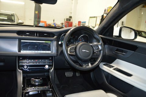 Jaguar XF 2.0I 250 R-sport Black #13