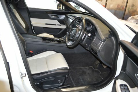 Jaguar XF 2.0I 250 R-sport Black #11