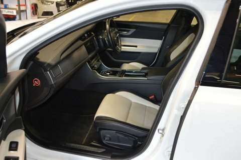 Jaguar XF 2.0I 250 R-sport Black #12