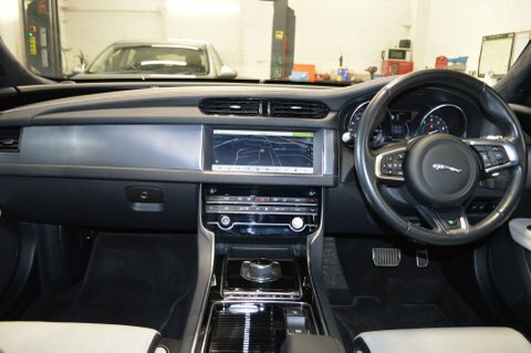 Jaguar XF 2.0I 250 R-sport Black #14