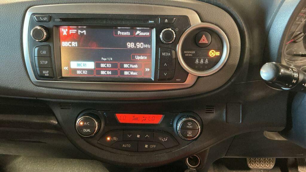 Toyota Yaris Hatchback 1.33 Dual Vvt-i Icon Plus Multidrive S E YG14LPF Silver #6
