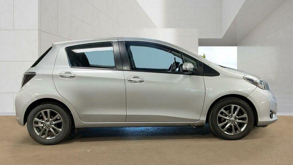 Toyota Yaris Hatchback 1.33 Dual Vvt-i Icon Plus Multidrive S E YG14LPF Silver #5