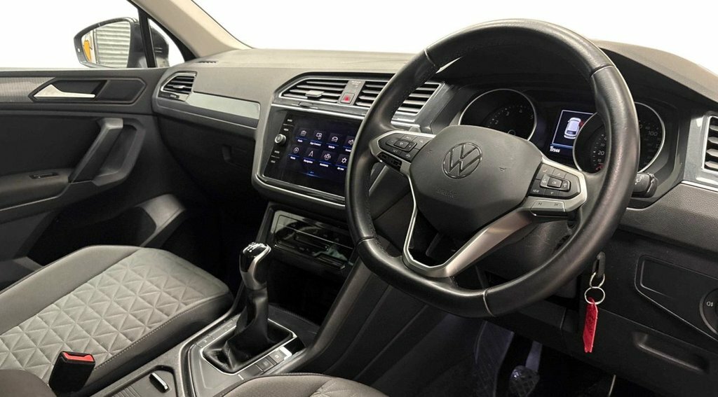 Volkswagen Tiguan 1.5L Life Black #5