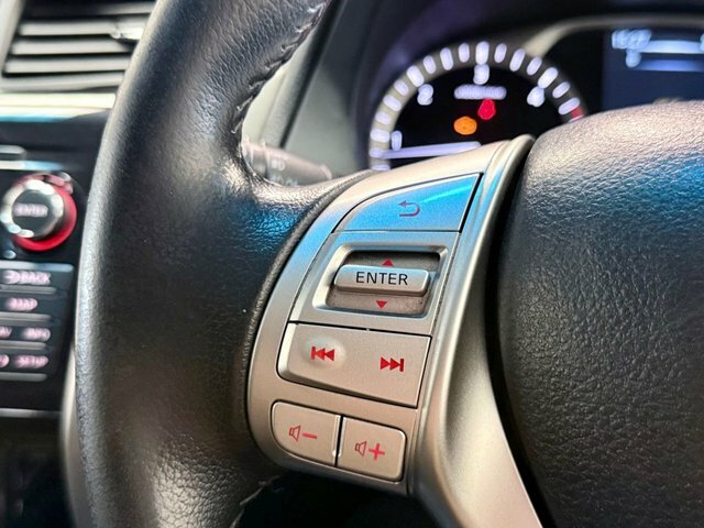 Nissan Navara Pickup White #19