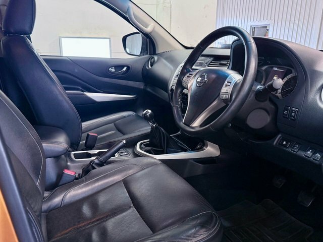 Nissan Navara Pickup White #10