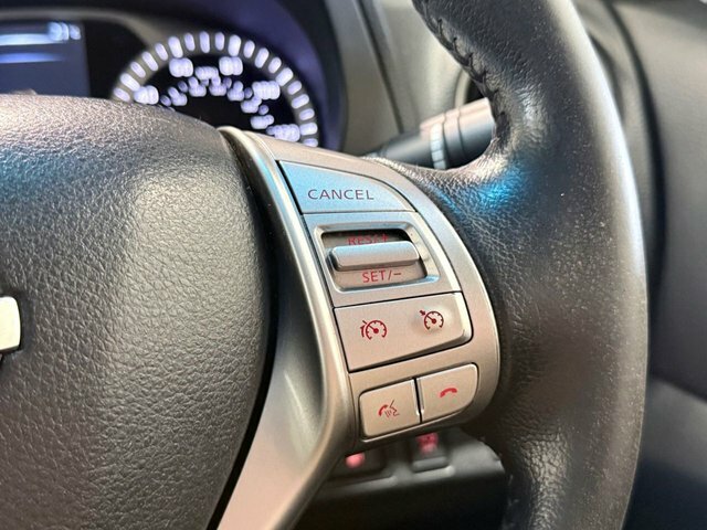 Nissan Navara Pickup White #20