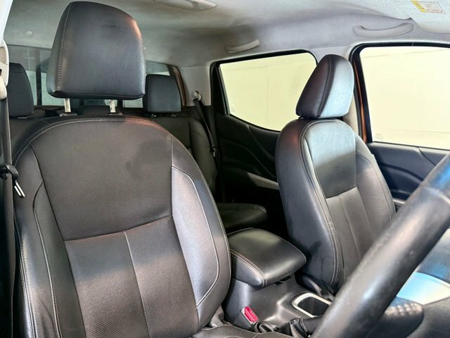 Nissan Navara Pickup White #12
