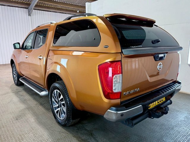 Nissan Navara 2017 2.3 Dci Tekna Pickup Double Cab Ma Yellow #4